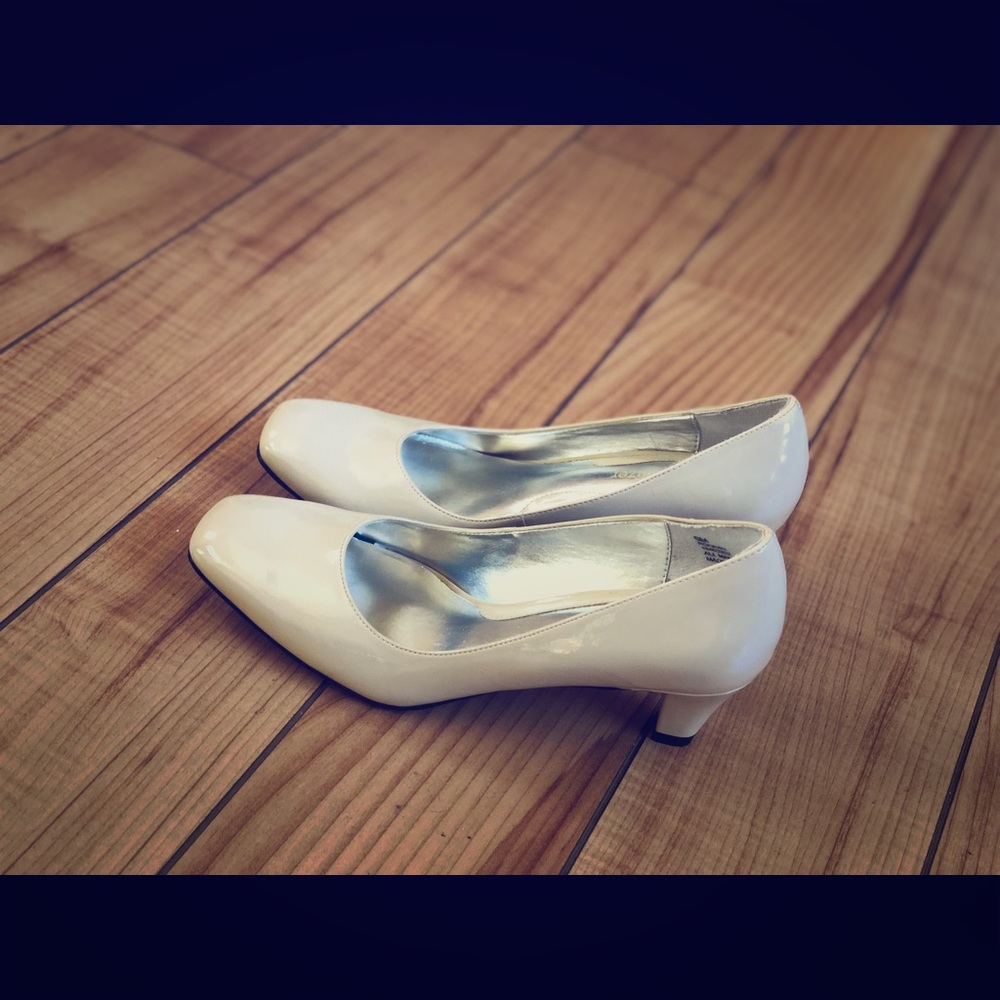 NWT Naturalizer pumps brand new (size 6)
